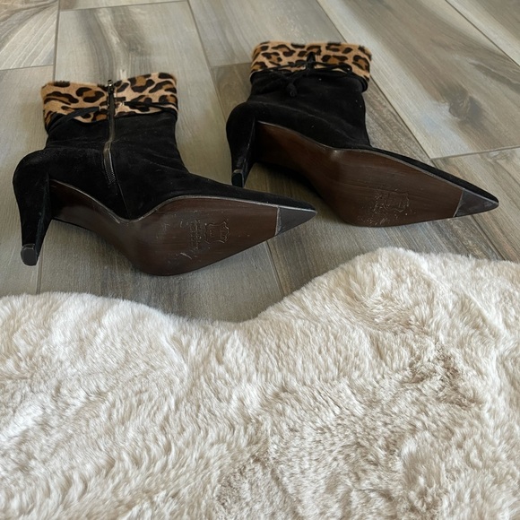 Rare early 2000s Stuart Weitzman boots sleek 4” heel with a chic pointy toe - Picture 5 of 7